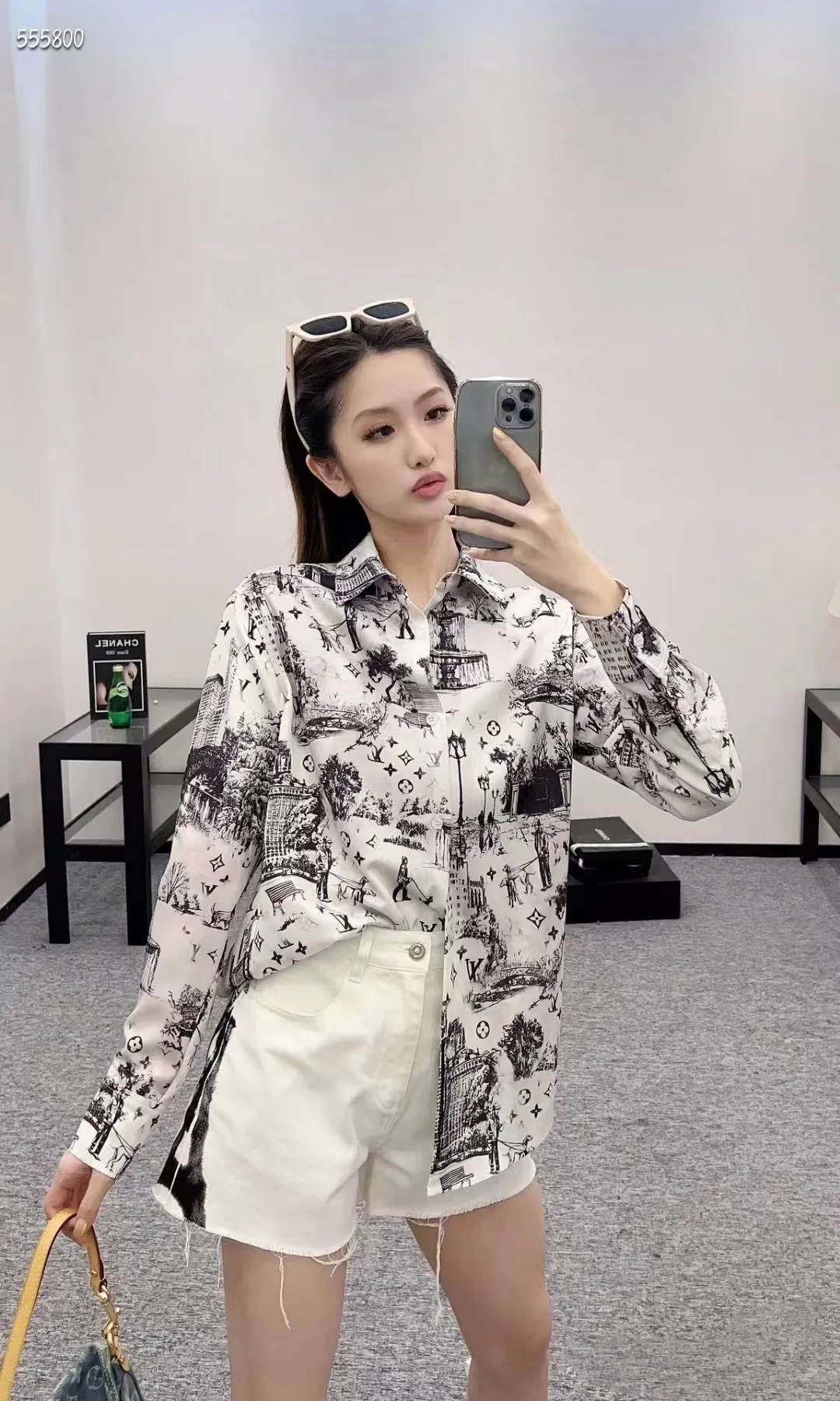 Louis Vuitton/